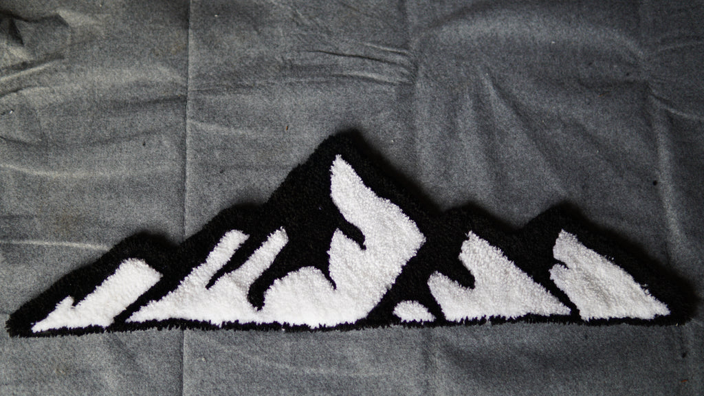 MOUNTAIN THEMED RUG ( 12IN X 38IN )